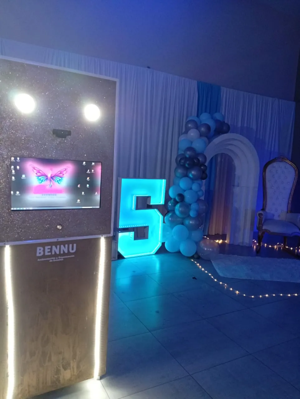 Fotocabina de Bennu Eventos con globos